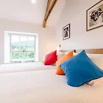 דירה 3 Bed In Harrogate Oc-79080 *